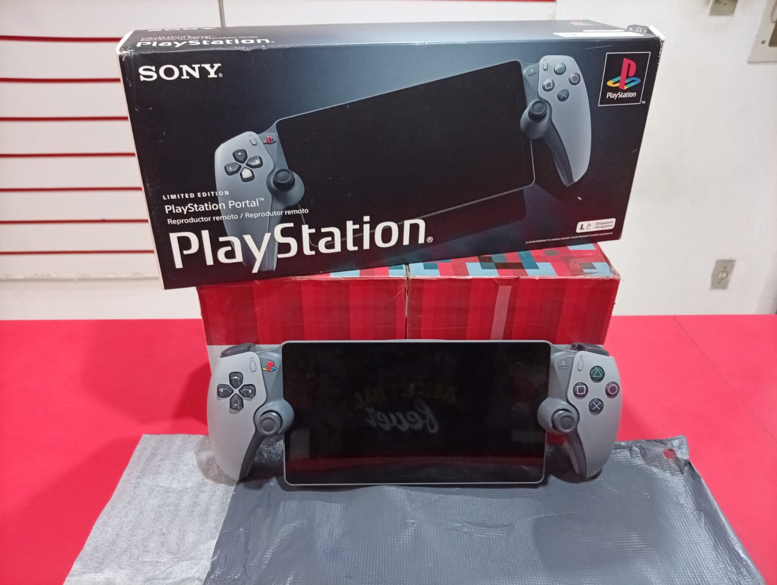 Playstation Portal edição Comemorativa 30 anos